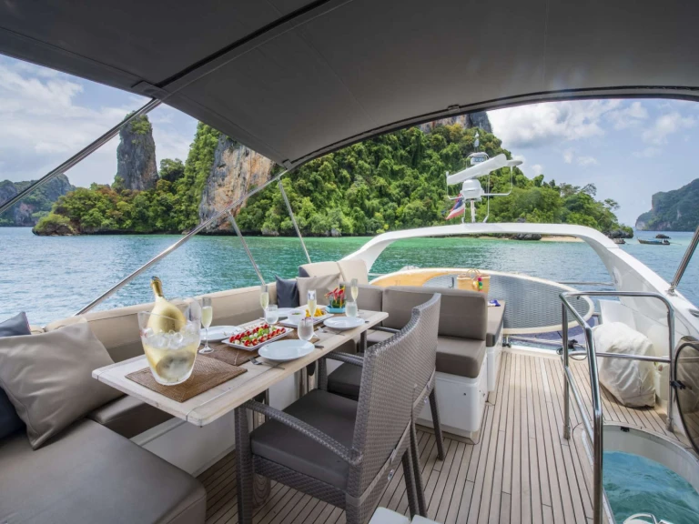Pronajmout si Princess, UK MAYAVEE v Phuket (City)