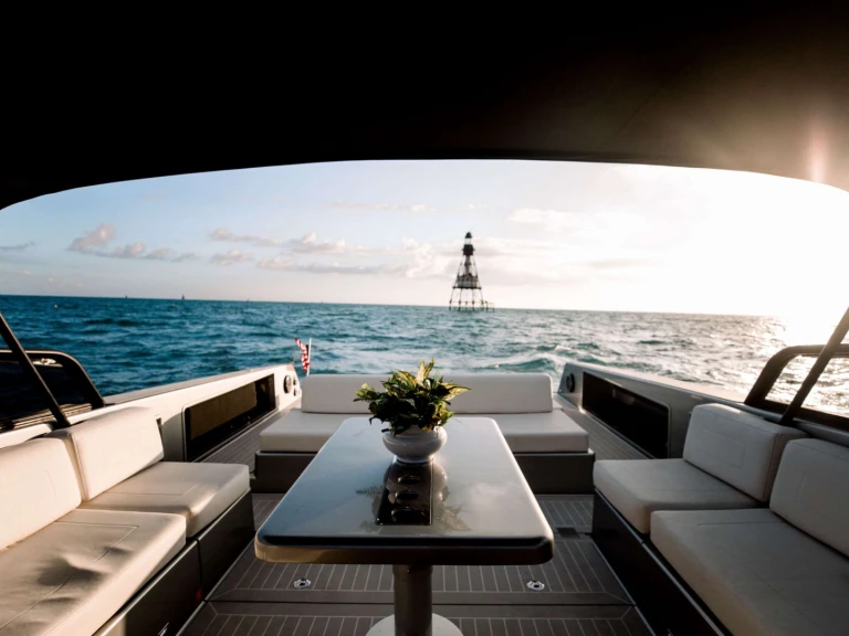 Pronájem lodi Miami lákavé ceny 55 Van Dutch 