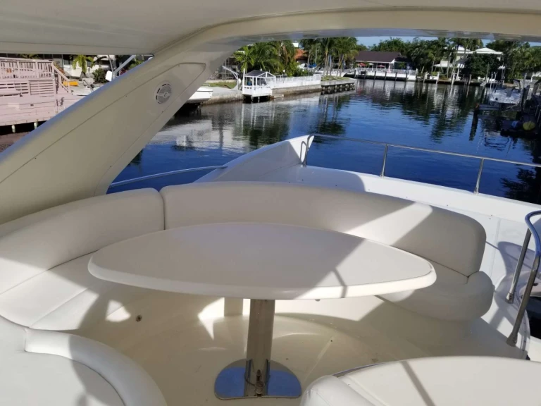 Pronajmout si Azimut Shedai v Miami Beach