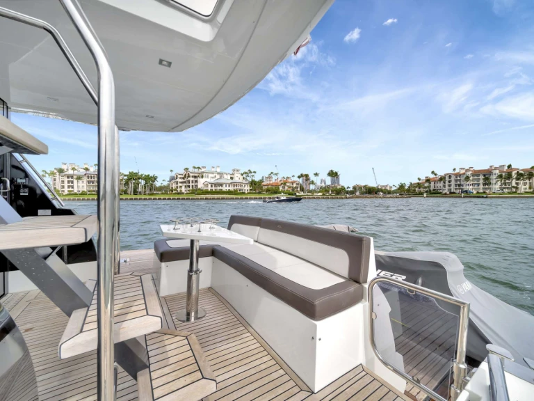 Pronájem lodi Galeon Infinity v Miami na Samboatu