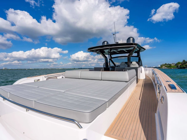 Pardo Yachts Sero jednotlivci a charterové společnosti v Montauk