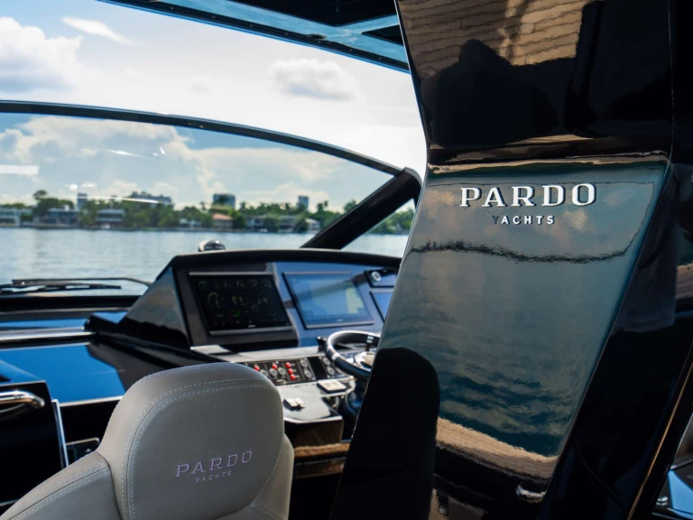 Pronájem lodi Pardo Yachts FULL POP v Montauk na Samboatu