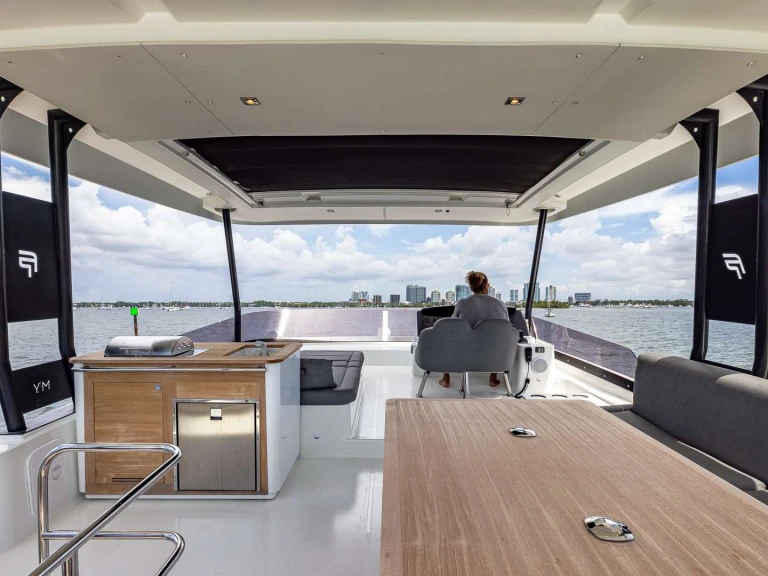 Pronájem Jachta Fountaine Pajot s licencí
