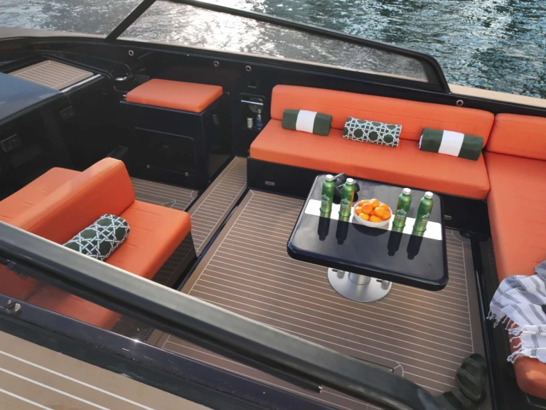 Van-Dutch Disco Volante jednotlivci a charterové společnosti v Miami