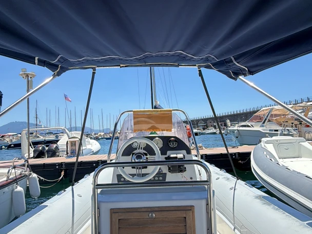 Polotuhá loď k pronájmu v Porto di Torre del Greco za nejlepší cenu