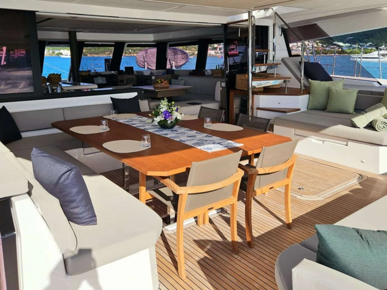 Pronajmout Katamarán se skipperem či ne Fountaine Pajot v Korsika