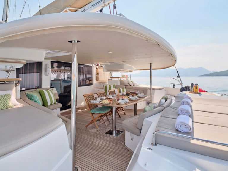 Pronájem Jachta v Nea Peramos -Fountaine Pajot WORLD'S END (MED)