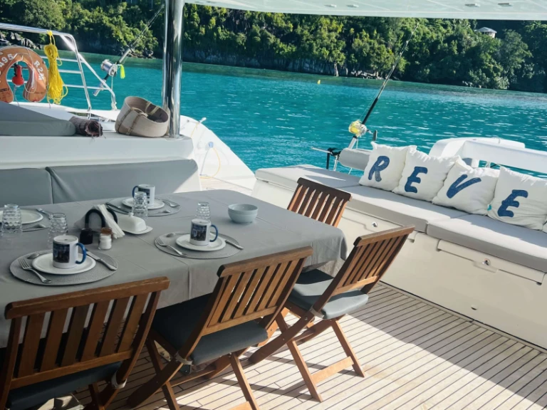 Pronajmout Katamarán se skipperem či ne Lagoon v Korsika