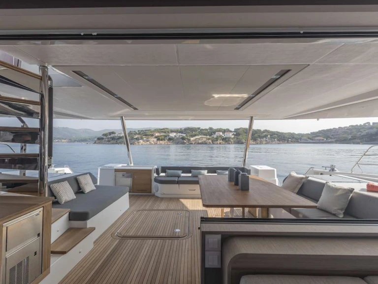 Pronájem Jachta Fountaine Pajot s licencí