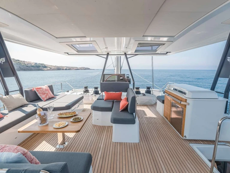 Fountaine Pajot 7th heaven  jednotlivci a charterové společnosti v Piraeus