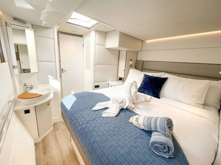 Pronájem Jachta Voyage s licencí