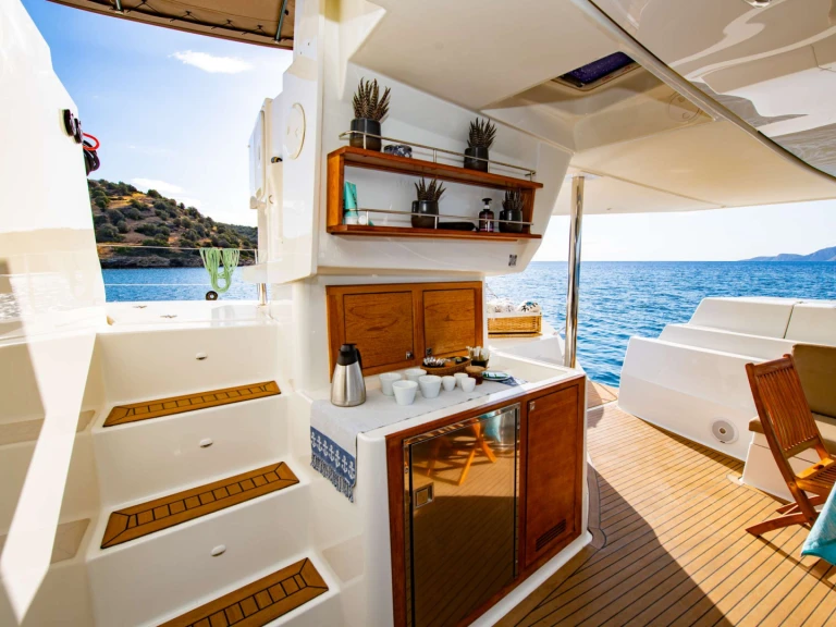 Pronajmout Jachta se skipperem či ne Fountaine Pajot v Piraeus