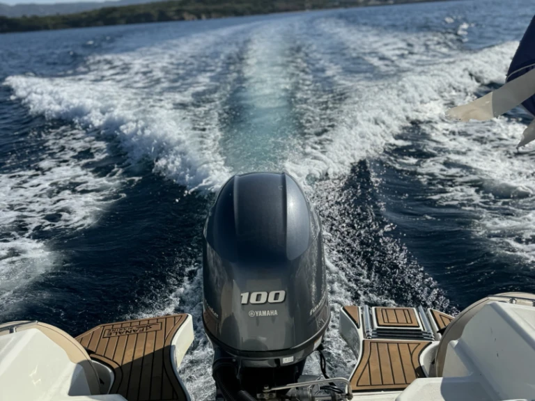 Pronájem lodi Bandol lákavé ceny fanale marine 
