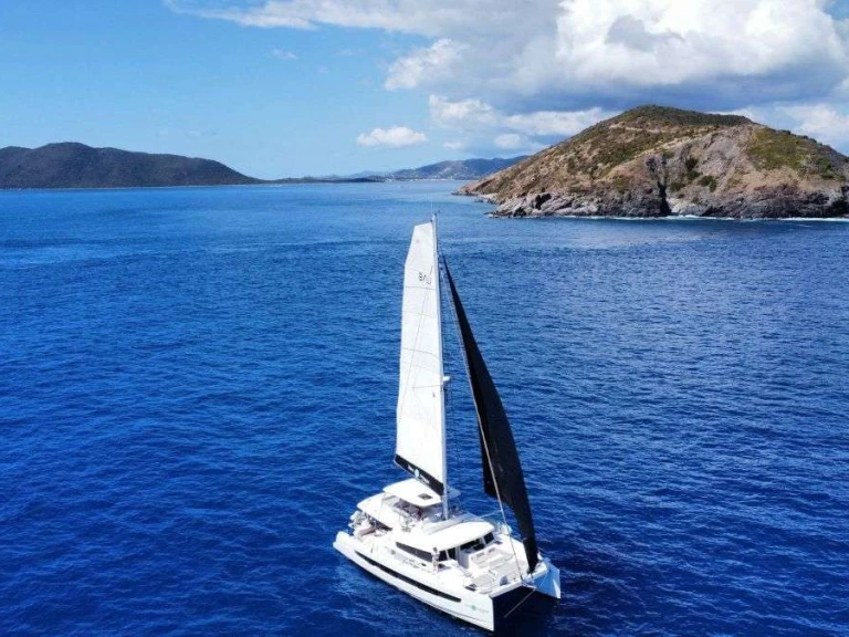 Pronajmout Jachta se skipperem či ne Bali v Glossy
