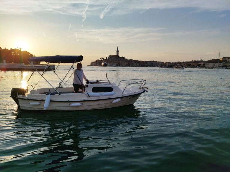 Pronajmout Motorová loď se skipperem či ne SPORT MARE v Rovinj