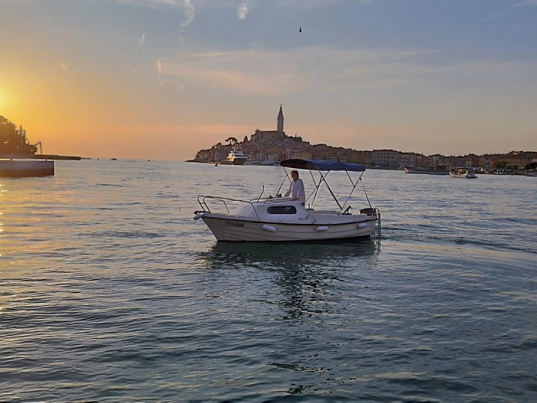 Motorová loď k pronájmu v Rovinj za nejlepší cenu