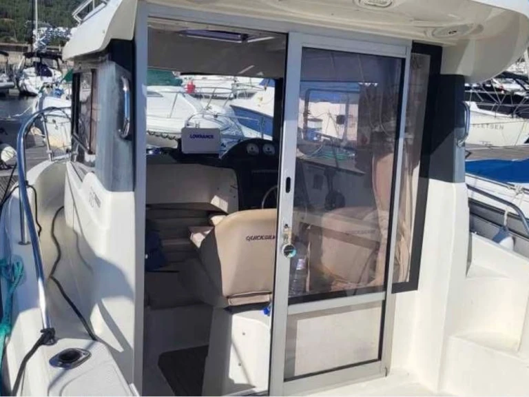 Pronájem Motorová loď v Sesimbra -Quicksilver Activ 605 Pilothouse