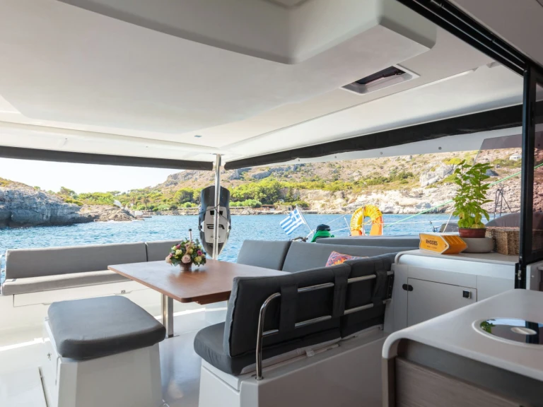 Pronajmout si Fountaine Pajot AMANTE v Rhodos