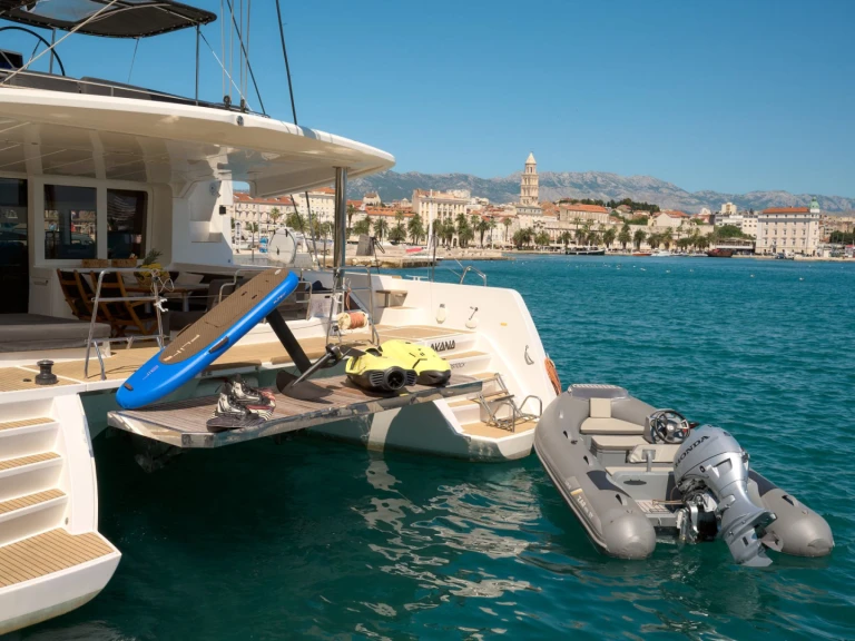 Pronájem lodi Lagoon AKANA v Kaštel Stari na Samboatu