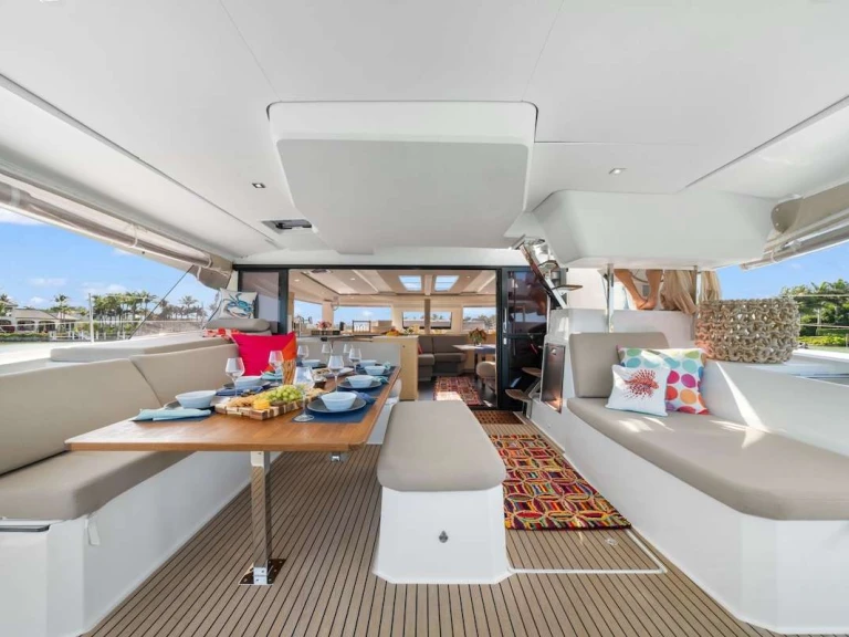 Pronajmout si Fountaine Pajot HALCYON v Britské Panenské ostrovy