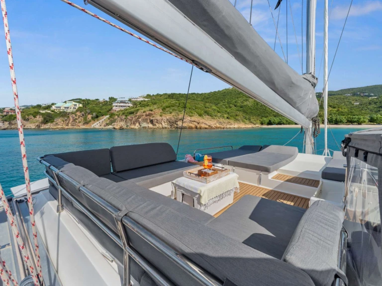 Pronajmout si Fountaine Pajot IARA v Britské Panenské ostrovy