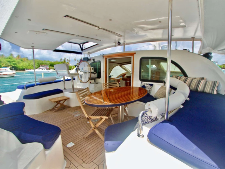 Pronájem Jachta PRIVILEGE ALLIAURA MARINE GROUP s licencí
