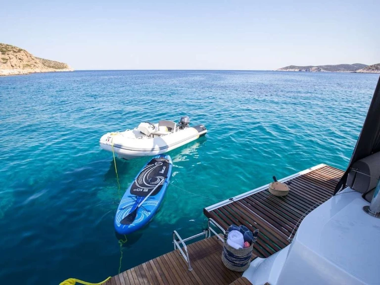 Lagoon ANDIAMO jednotlivci a charterové společnosti v Piraeus