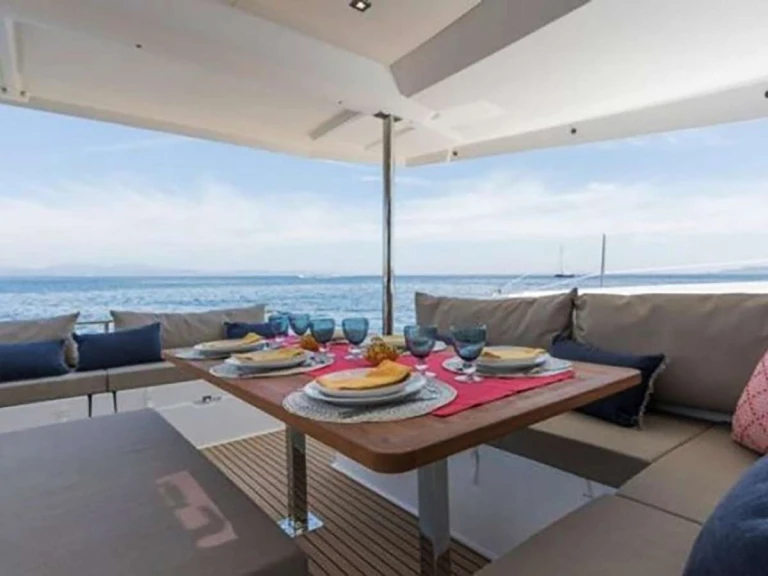 Pronájem Jachta Fountaine Pajot s licencí