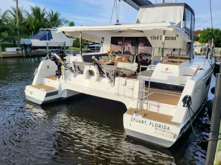 Pronájem Jachta Fountaine Pajot s licencí