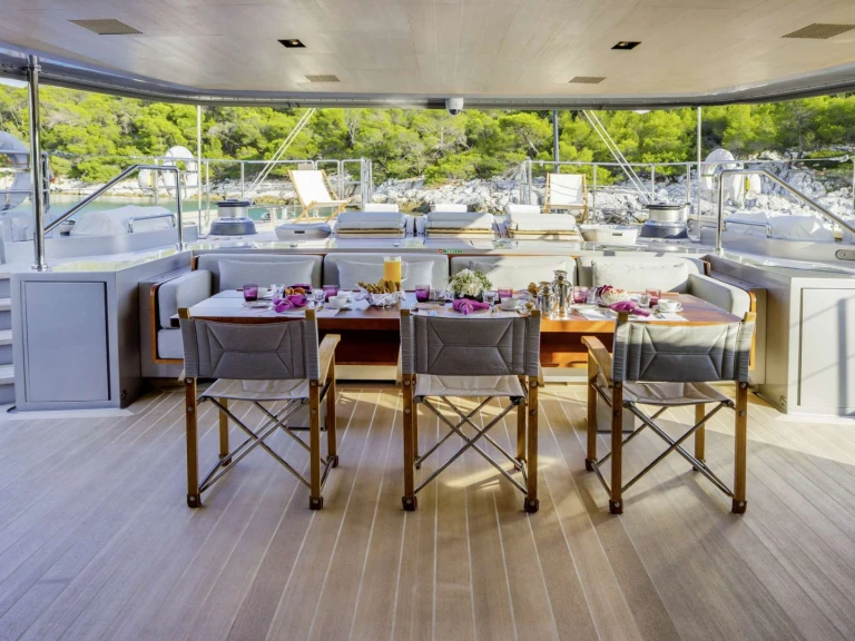 Pronájem Jachta Perini Navi s licencí