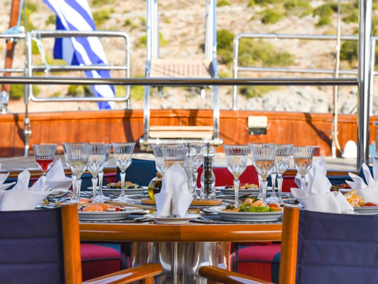 Pronájem Jachta v Neapol -Perini Navi Tamarita