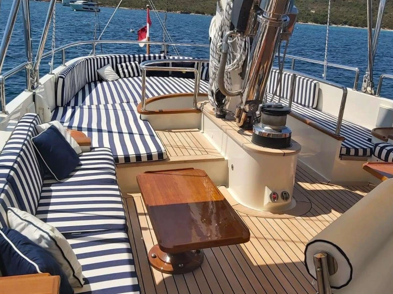 Perini Navi ELLEN jednotlivci a charterové společnosti v Monte-Carlo