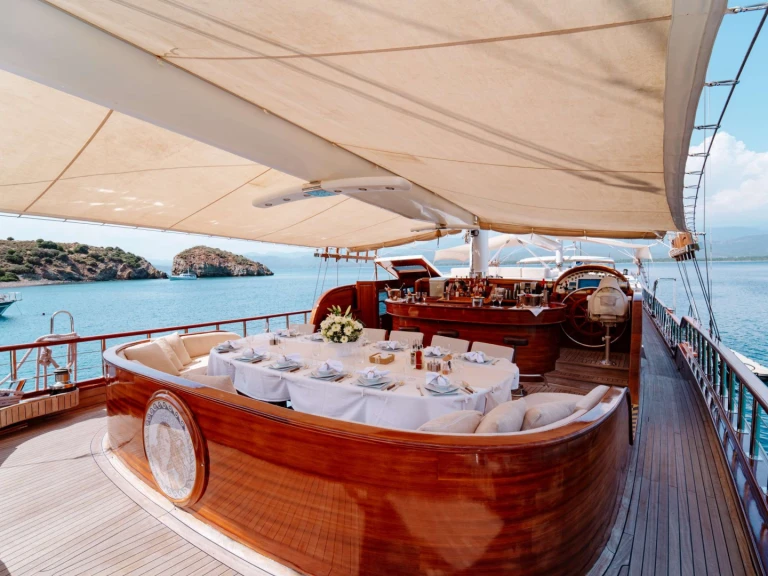 Pronájem Jachta Custom Gulet-Motor Sailor s licencí