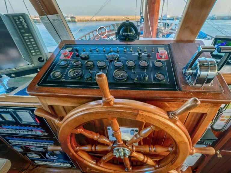 Pronájem jachty v Piraeus -Custom Gulet-Motor Sailor THALASSA na Samboatu