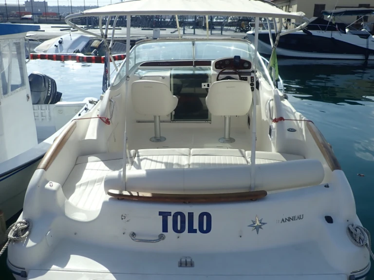Jeanneau Leader 705 jednotlivci a charterové společnosti v Toulon