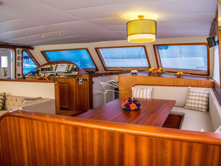 Mastori Yachts, Bodrum Papa Joe jednotlivci a charterové společnosti v Piraeus