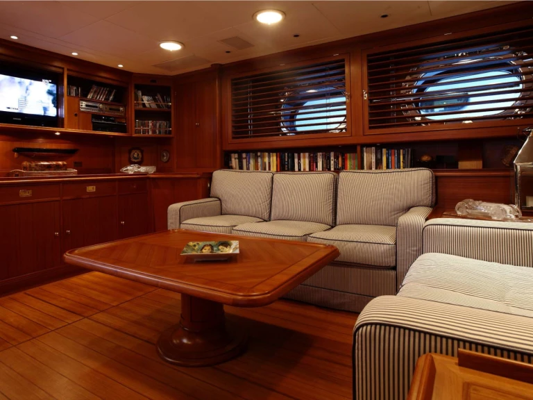 Pronájem lodi Perini Navi HERITAGE M v Neapol na Samboatu