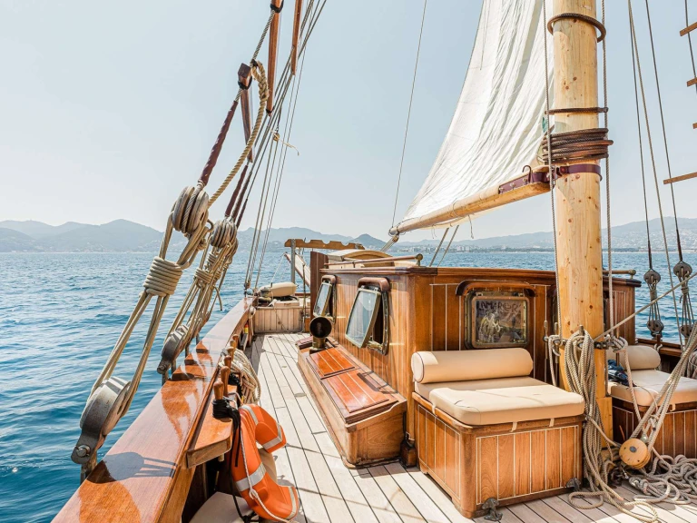 Pronájem jachty v Cannes -Schooner O'Remington  na Samboatu