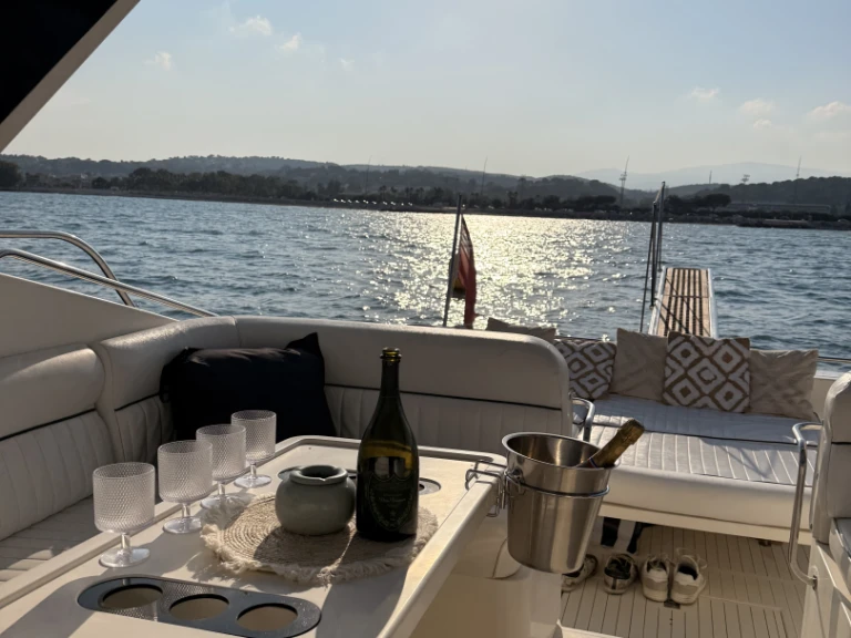 Pronájem lodi Princess 46 v Antibes na Samboatu