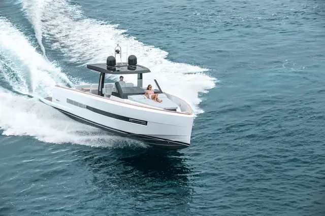 Motorová loď k pronájmu v Saint-Tropez za nejlepší cenu