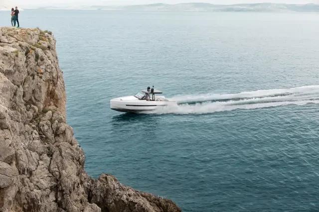 Fjord Fjord 42 Open jednotlivci a charterové společnosti v Saint-Tropez