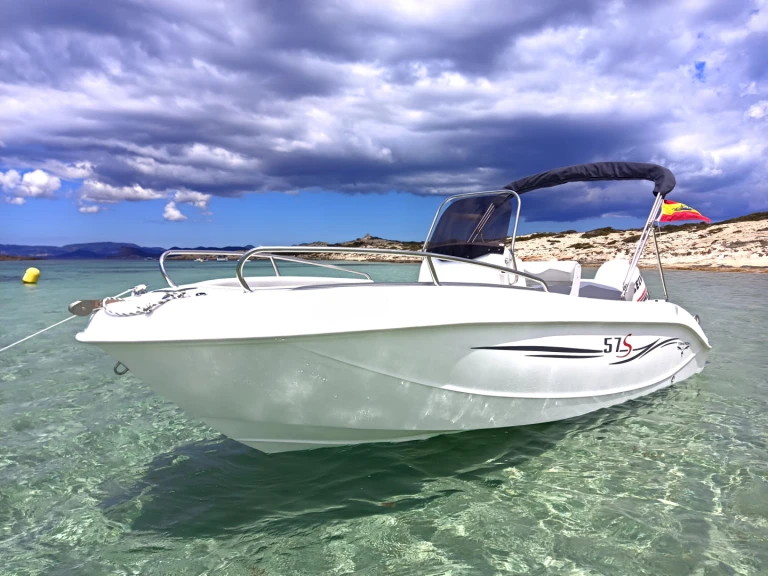 Motorová loď k pronájmu v Ibiza Town za nejlepší cenu