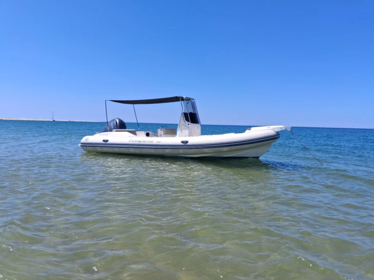 Pronájem Polotuhá loď v Royan -Capelli Tempest 700