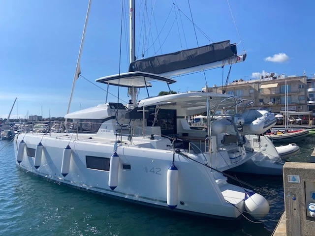 Pronájem lodi Le Marin lákavé ceny Lagoon 42