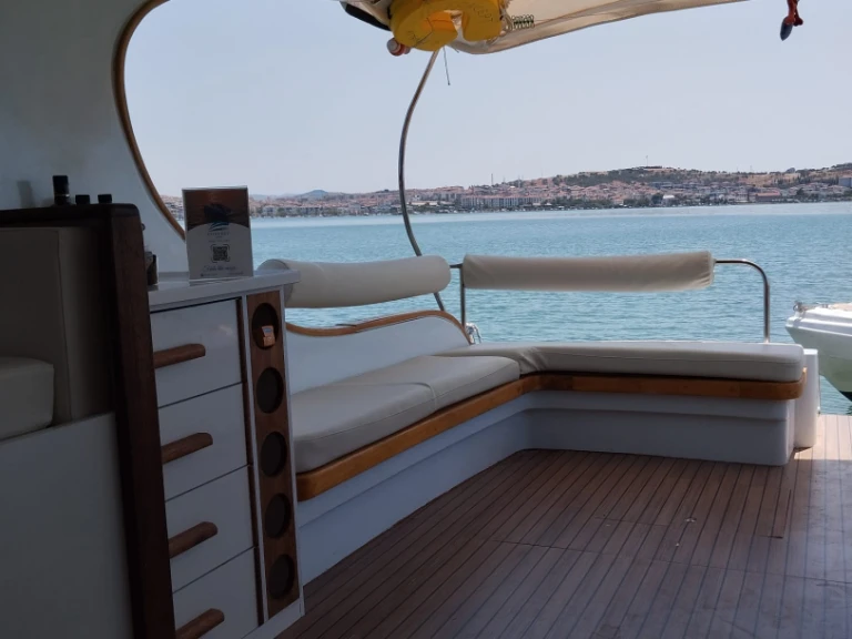 Pronajmout Motorová loď se skipperem či ne  v Ayvalık
