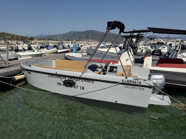 Pronájem Motorová loď Valory s licencí