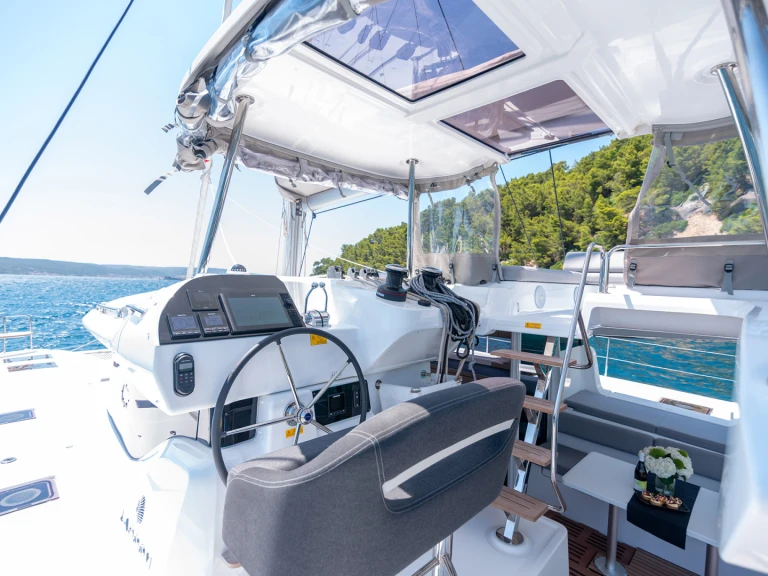 Pronájem Katamarán v Kaštela -Lagoon Lagoon 43 - 3 + 1 cab. OW