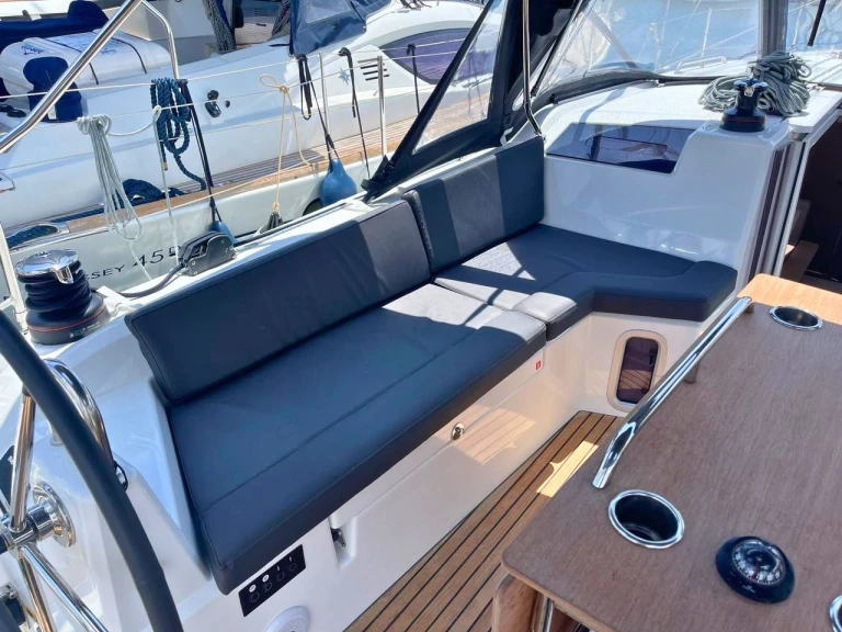 Bénéteau Oceanis 40.1 jednotlivci a charterové společnosti v Alimos