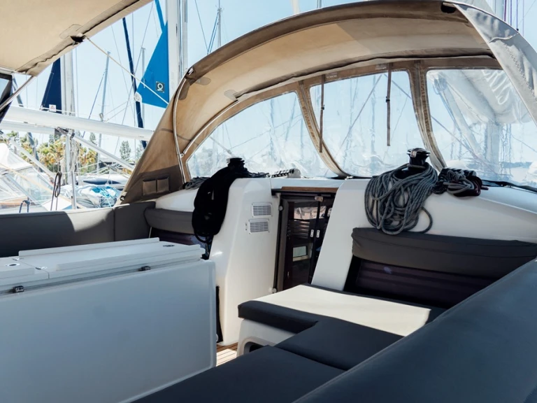 Pronájem lodi Alimos lákavé ceny Sun Odyssey 440