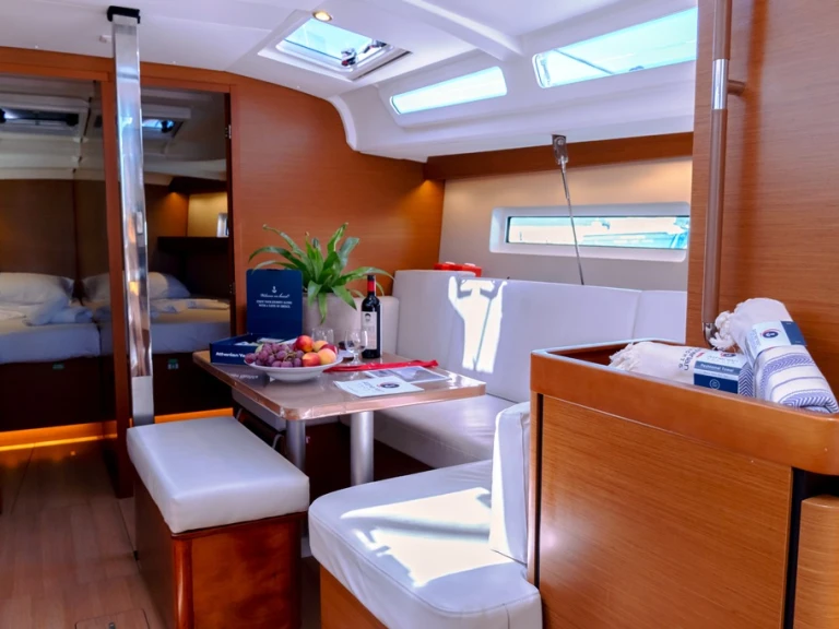 Pronájem lodi Jeanneau Sun Odyssey 440 v Alimos na Samboatu